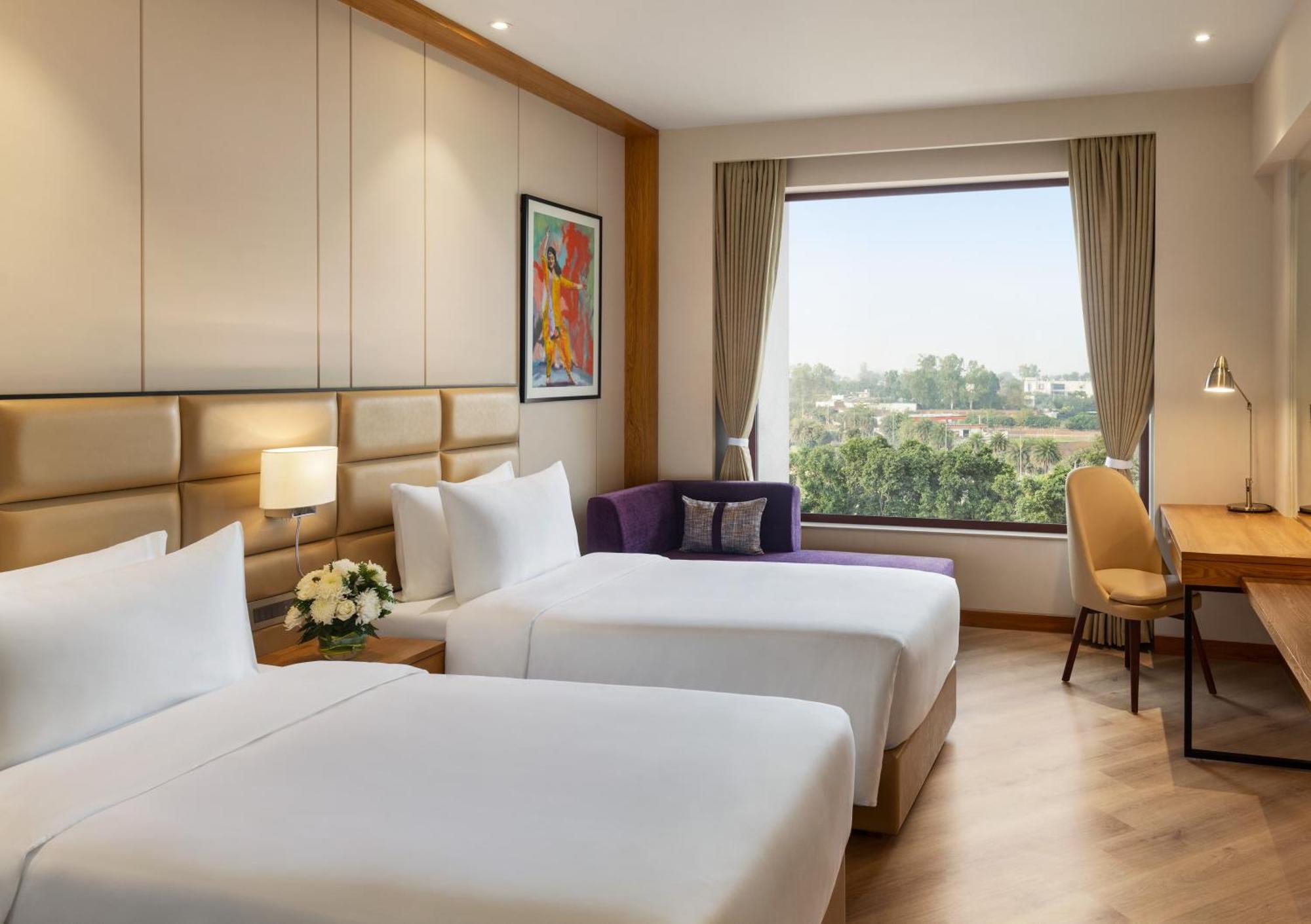 Ramada Encore By Wyndham Amritsar Airport Exterior foto